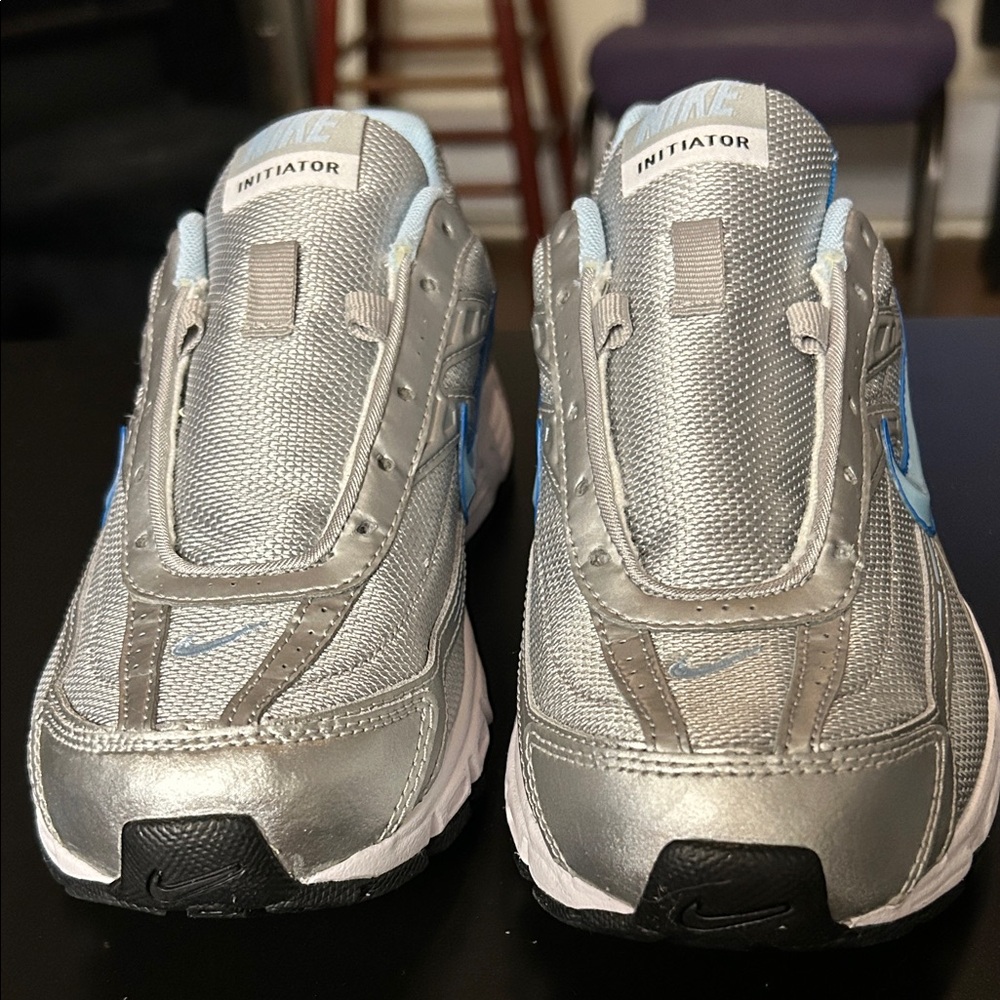 NEW WITHOUT BOX OR LACES WOMENS NIKE INITIATOR SIZE 7.5 WIDE